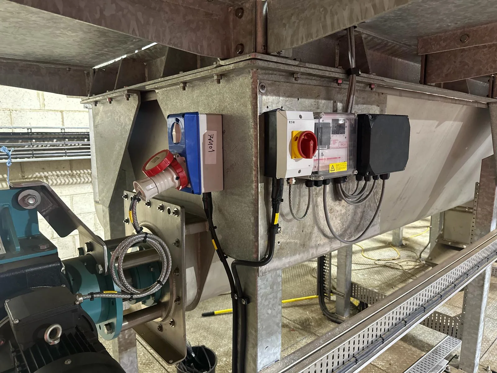 Local isolator and control station mounted on a stainless conveyor screw hopper