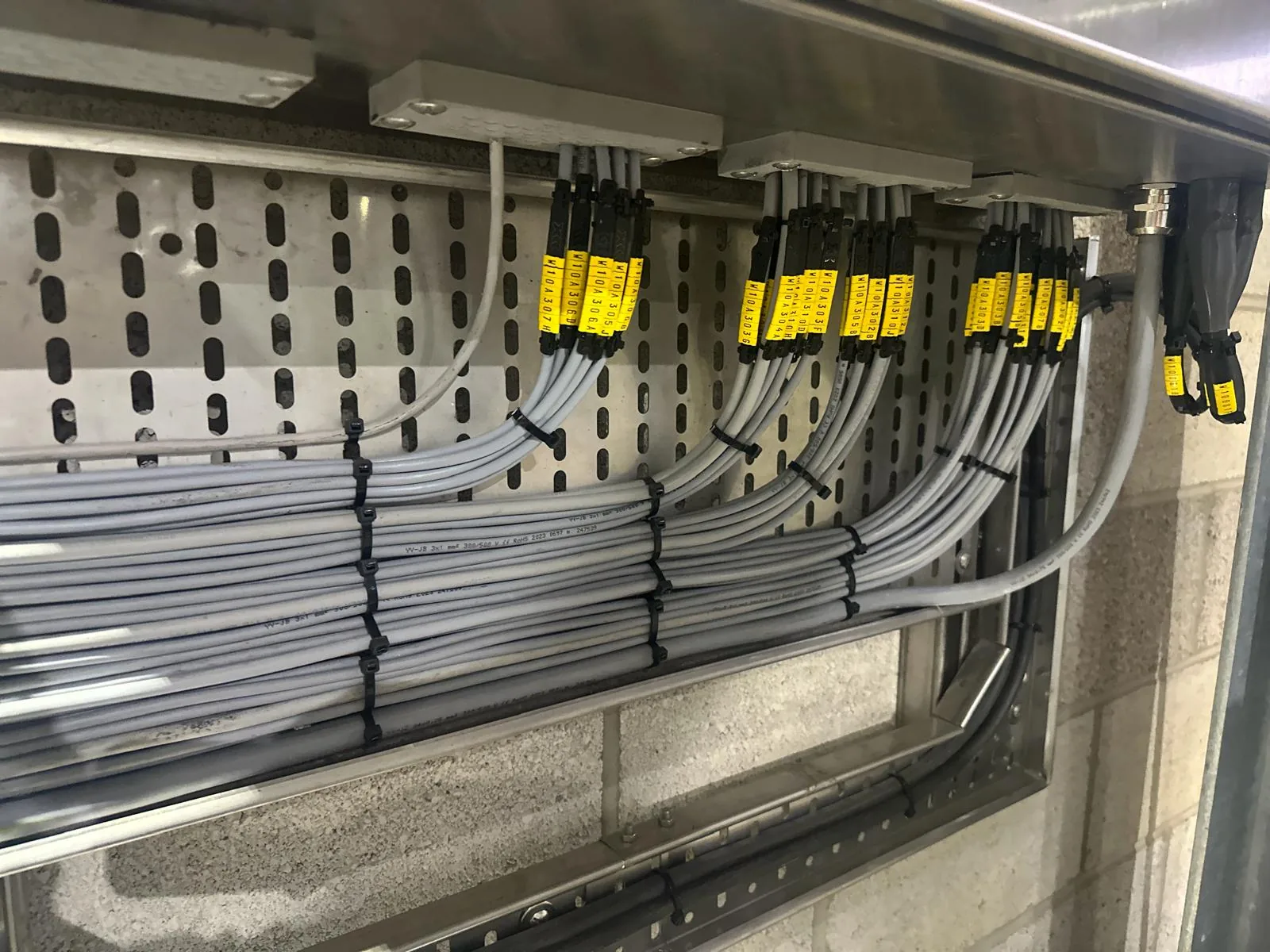 Segregated control and instrumentation cabling installed in stainless steel containment
